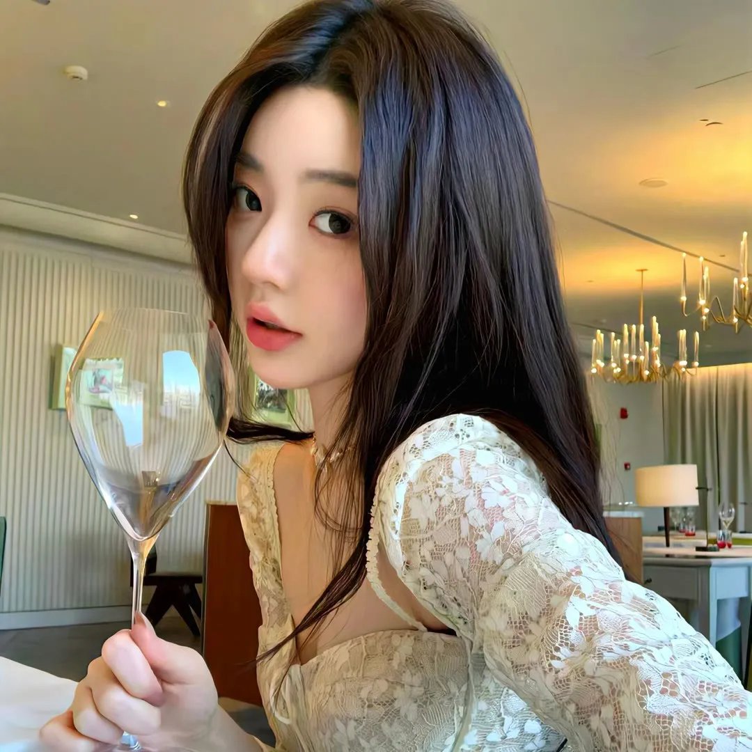 红绒花海报